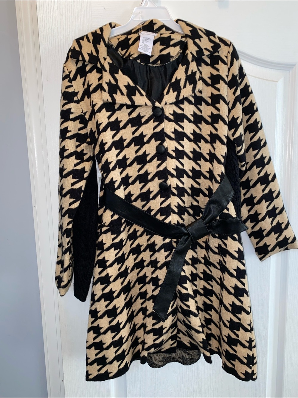 Tahari Black and Cream Houndstooth Knit Matching Set with Belt